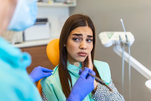 Tooth Extraction FAQ: At What Age Do Wisdom Teeth Come In?
